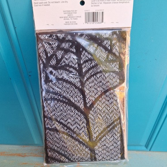 Halloween Table Cloth Spider Web Table Topper Party Centerpiece New with Tag - Picture 3 of 11